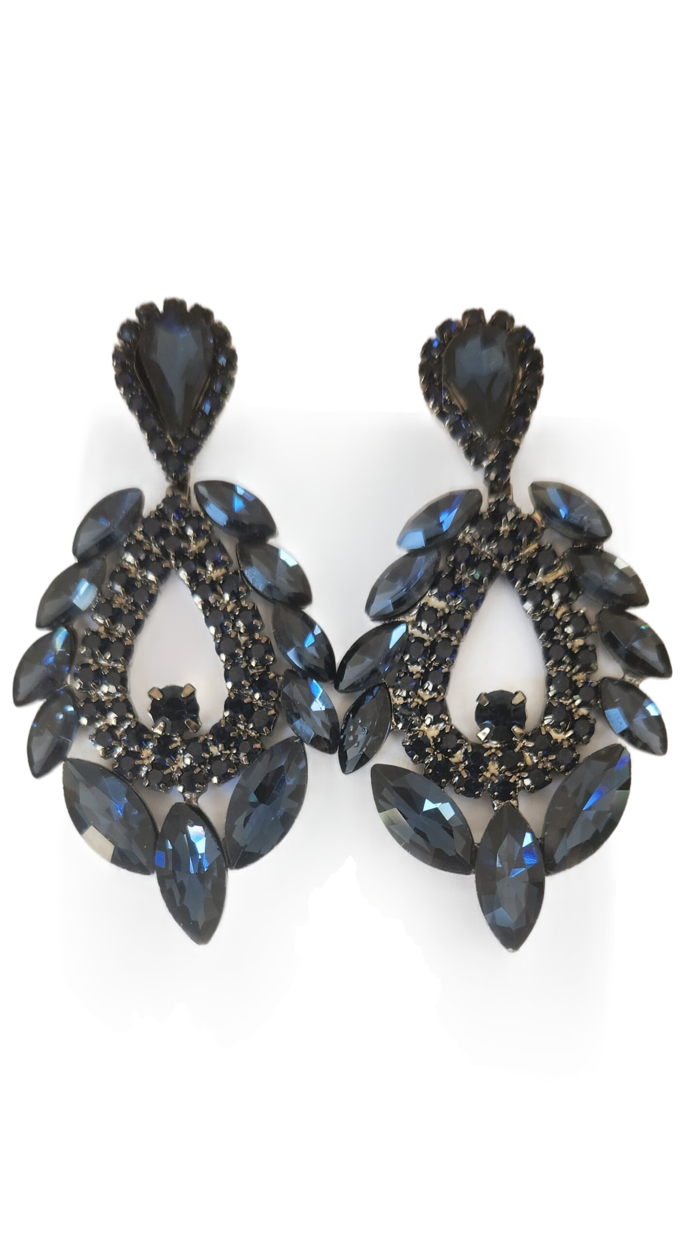 Black Crystal Earrings V1 - Image 4
