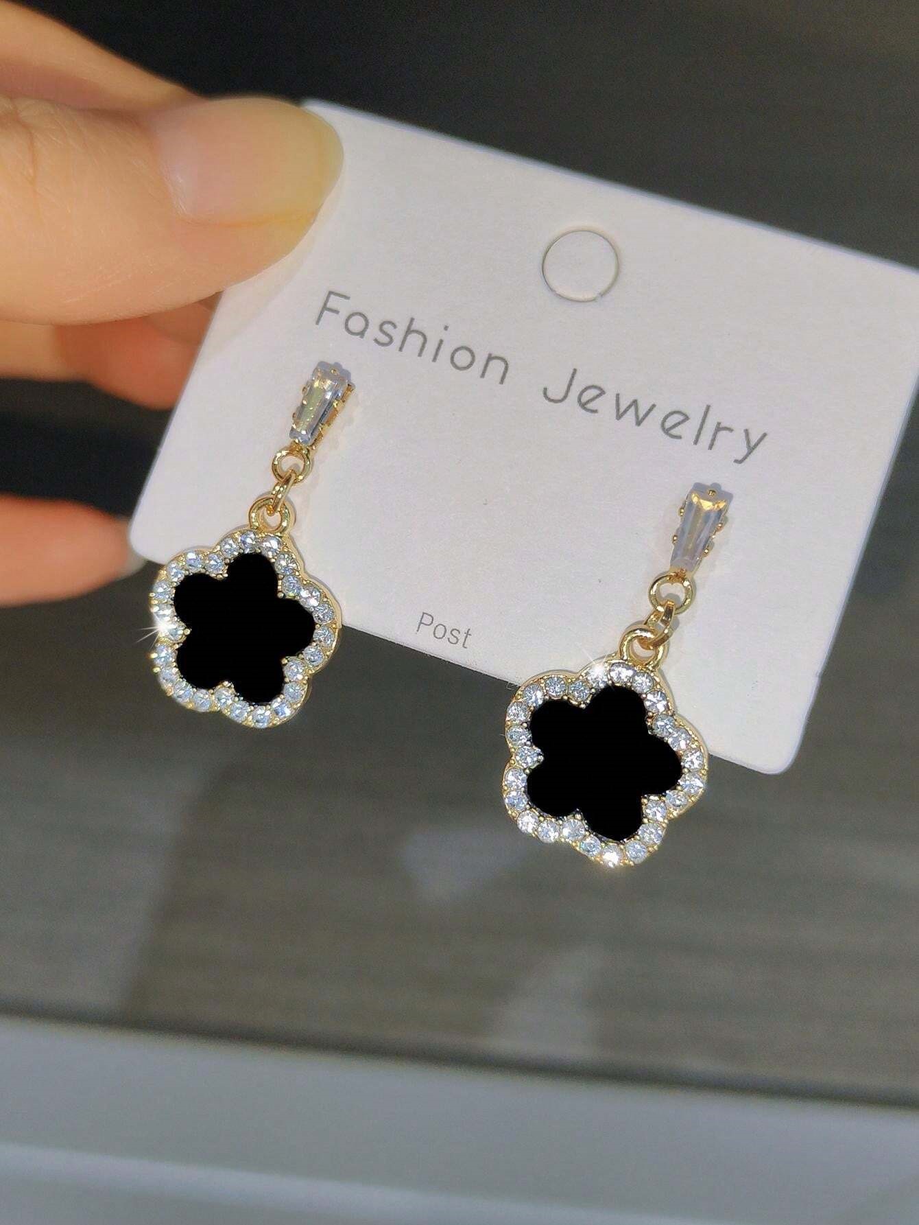 Clover Black Earrings